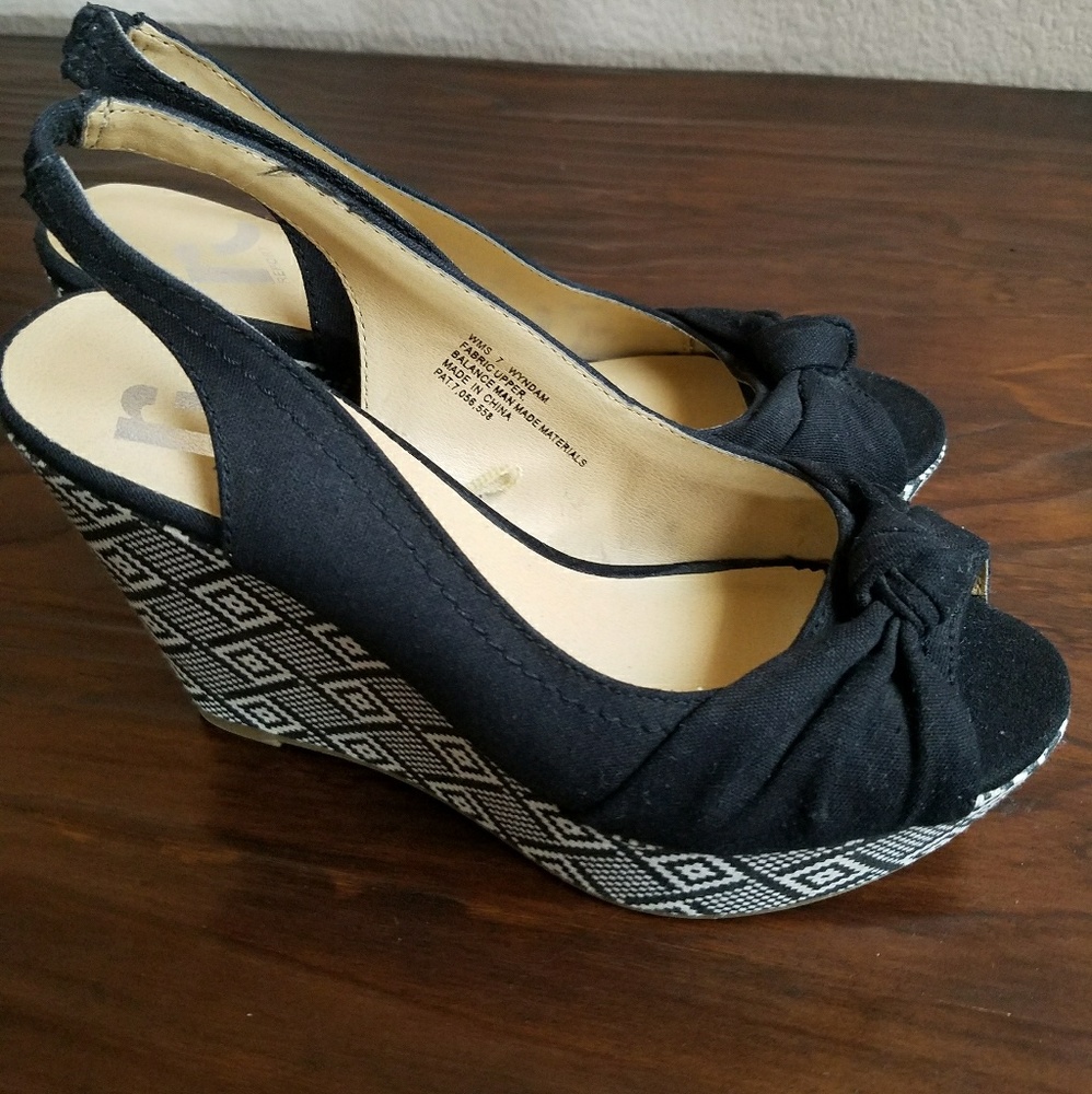 NWOT Black & white wedges
